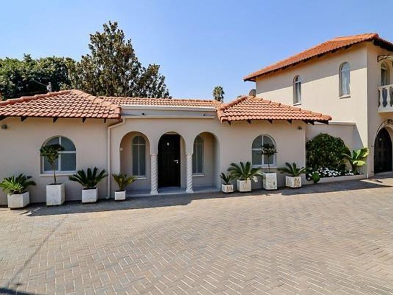 Stylish, Spacious & Secure – The Perfect Bedfordview Garden Apartment! - Photo 2