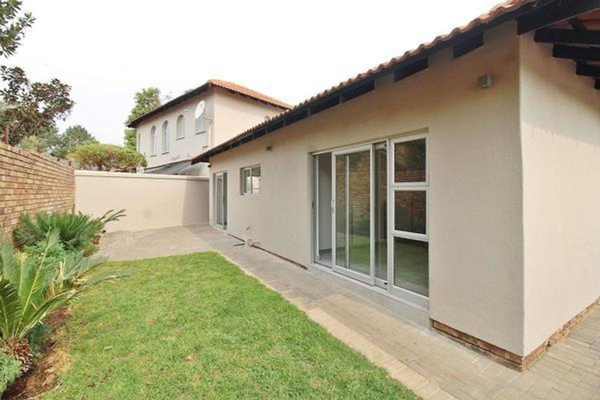 Stylish, Spacious & Secure – The Perfect Bedfordview Garden Apartment! - Photo 4
