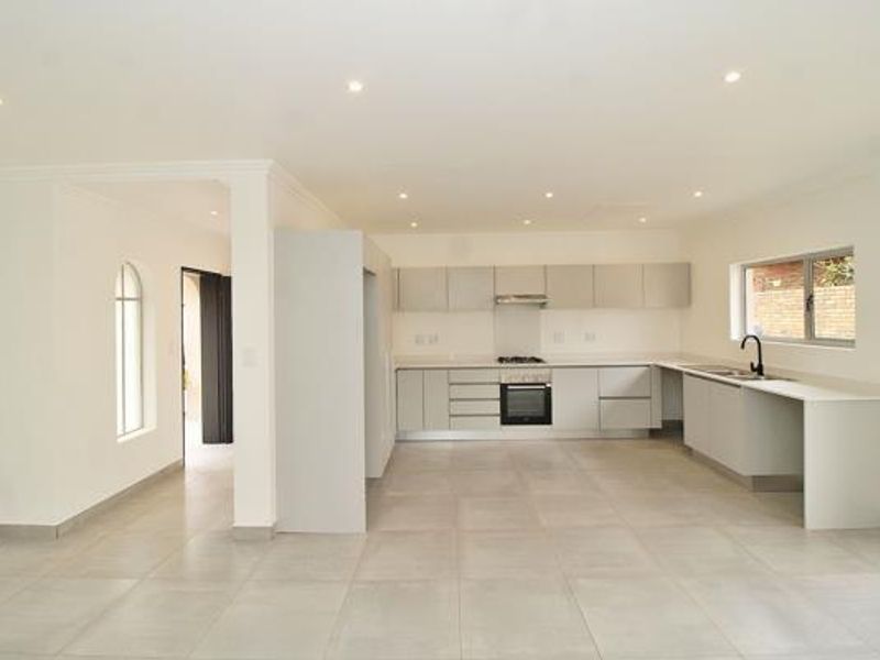 Stylish, Spacious & Secure – The Perfect Bedfordview Garden Apartment! - Photo 5