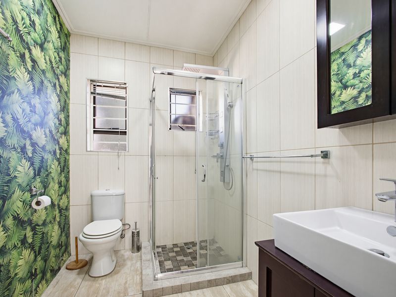Charming Family Home with Cottage, Pool & Double Garage – Illiondale - Photo 10