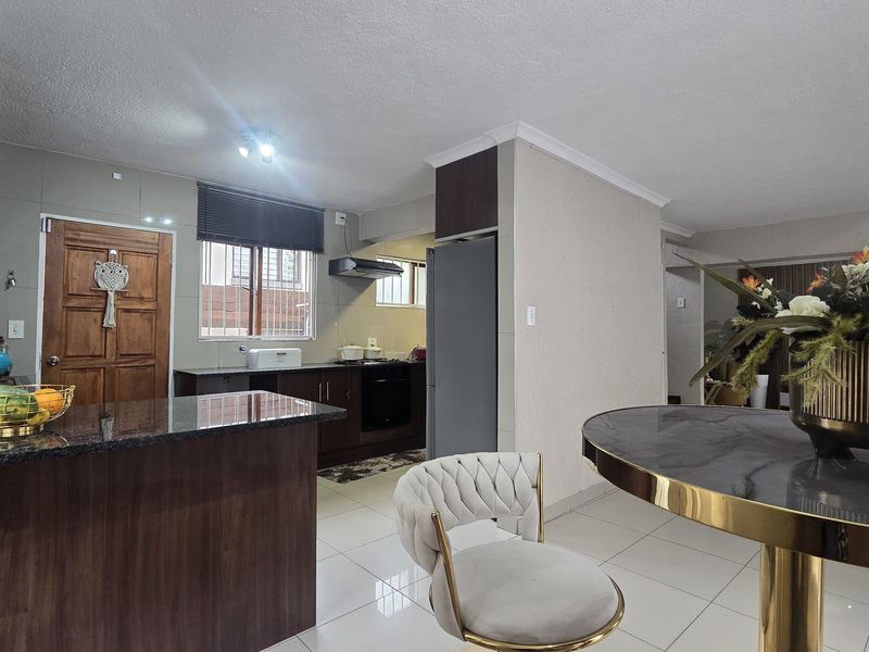 Sectional Title Rental Monthly In Sandton - Photo 8