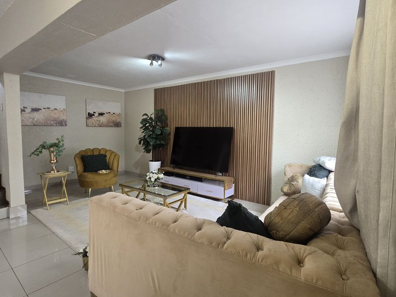 Sectional Title Rental Monthly In Sandton - Photo 4