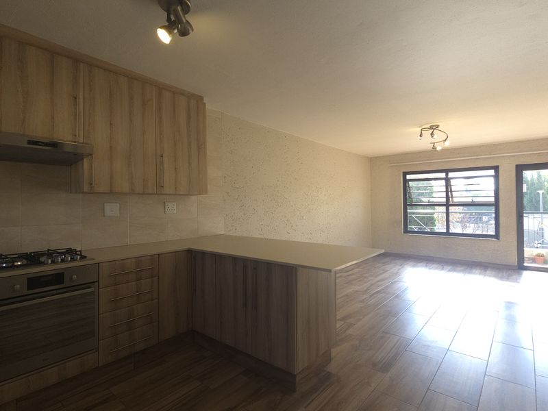 Newly renovated 3 bed 2 bath upstairs unit. - Photo 3