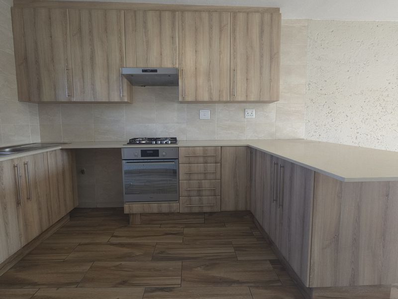Newly renovated 3 bed 2 bath upstairs unit. - Photo 5