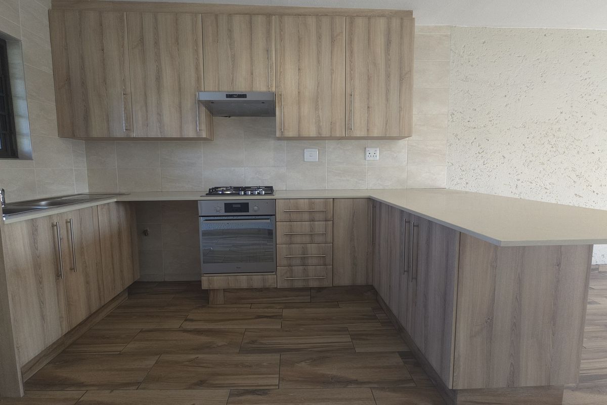 Newly renovated 3 bed 2 bath upstairs unit. - Photo 5
