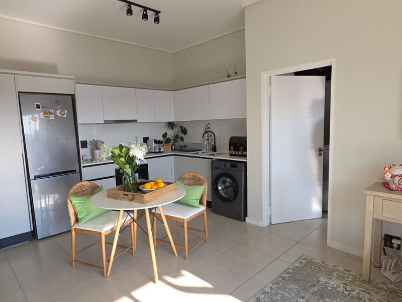 Stylish 3rd Floor Apartment in The Reid Lifestyle Estate - Photo 2