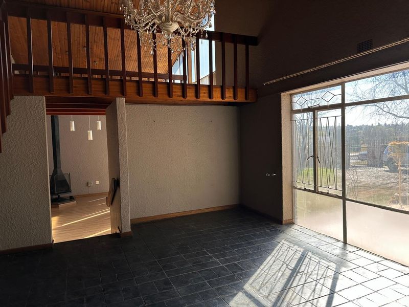 Spacious Family Home with Income-Generating Potential on a Large 1,406m2 Stand - Photo 3