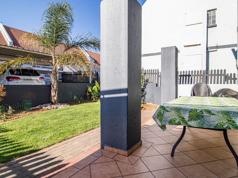 3-Bedroom Townhouse with Garden, Pool & 24-Hour Security - Photo 3