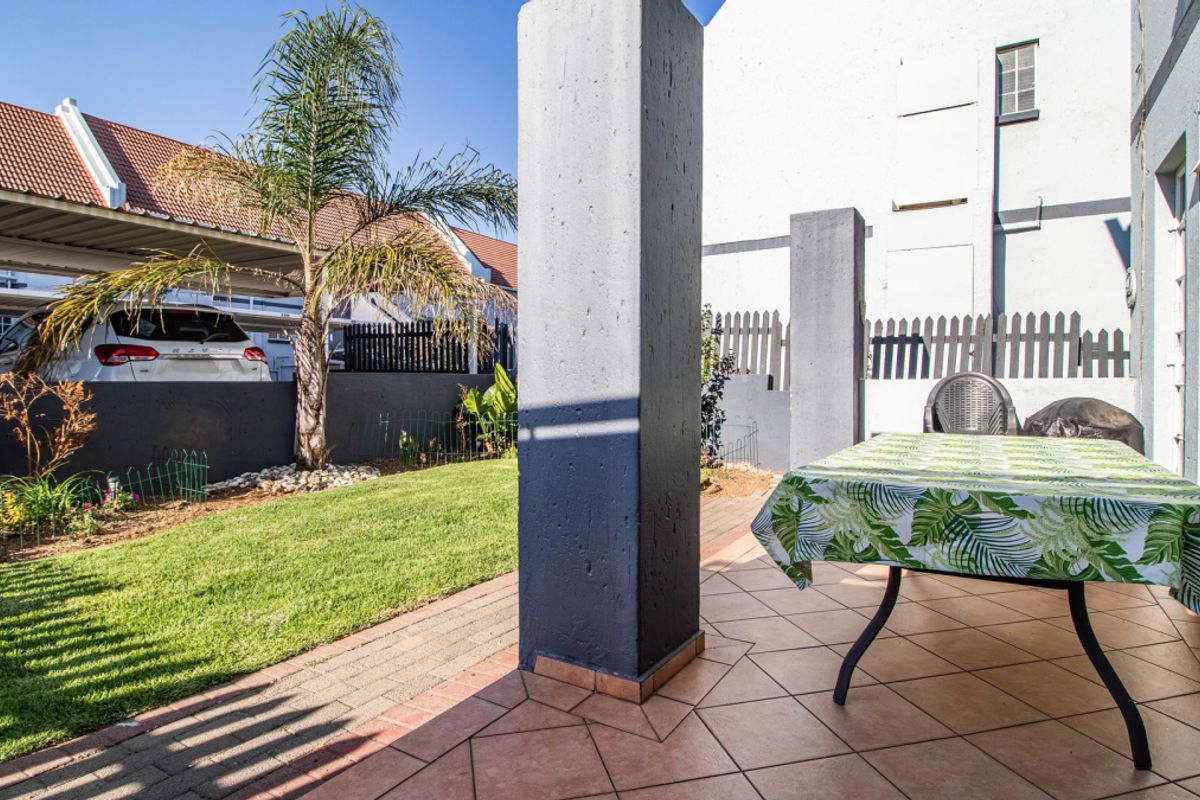 3-Bedroom Townhouse with Garden, Pool & 24-Hour Security - Photo 3