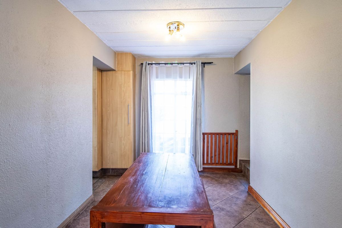 3-Bedroom Townhouse with Garden, Pool & 24-Hour Security - Photo 5