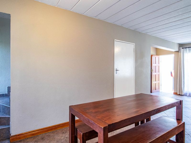 3-Bedroom Townhouse with Garden, Pool & 24-Hour Security - Photo 4