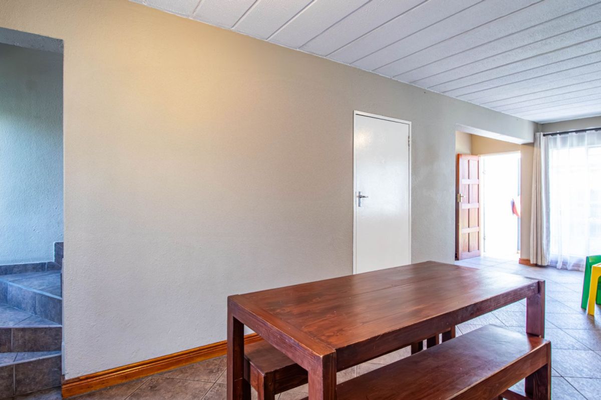 3-Bedroom Townhouse with Garden, Pool & 24-Hour Security - Photo 4