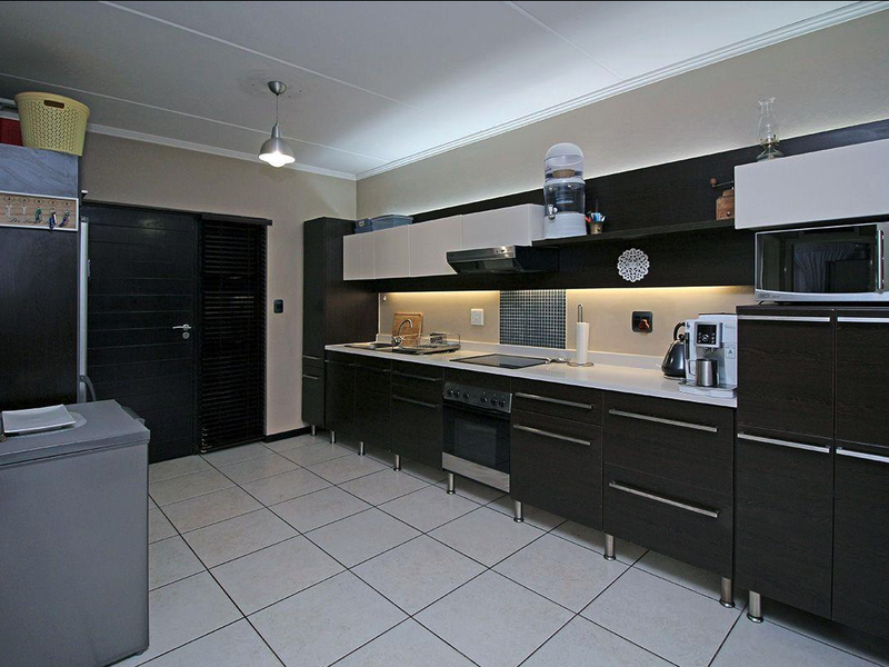 Serene Garden Apartment – Modern, Secure, and Move-In Ready! - Photo 9