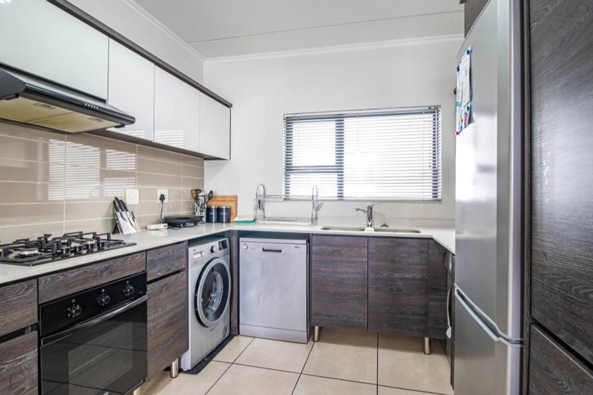 Modern, Secure, and Move-In Ready! - Photo 5