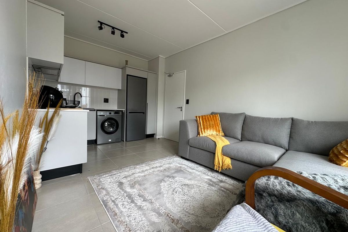 Stunning 1 Bedroom Apartment to Let in Linbro Park - Photo 2