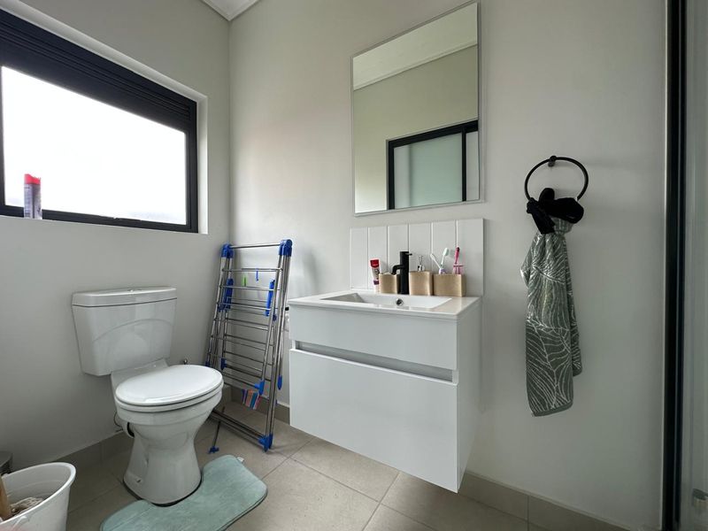 Stunning 1 Bedroom Apartment to Let in Linbro Park - Photo 7