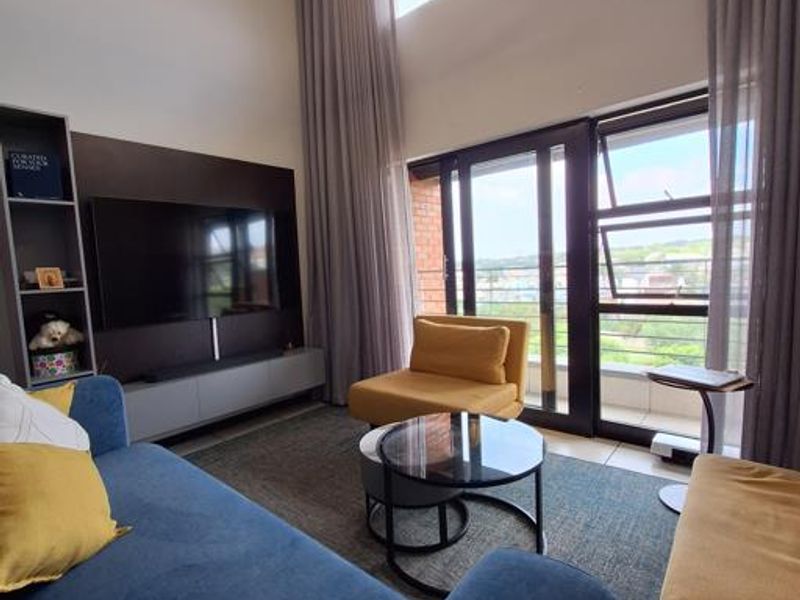 Stylish Top-Floor Apartment – Perfect for a Young Professional - Photo 8