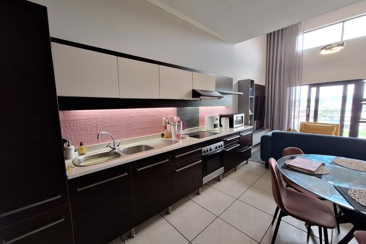 Stylish Top-Floor Apartment – Perfect for a Young Professional - Photo 3