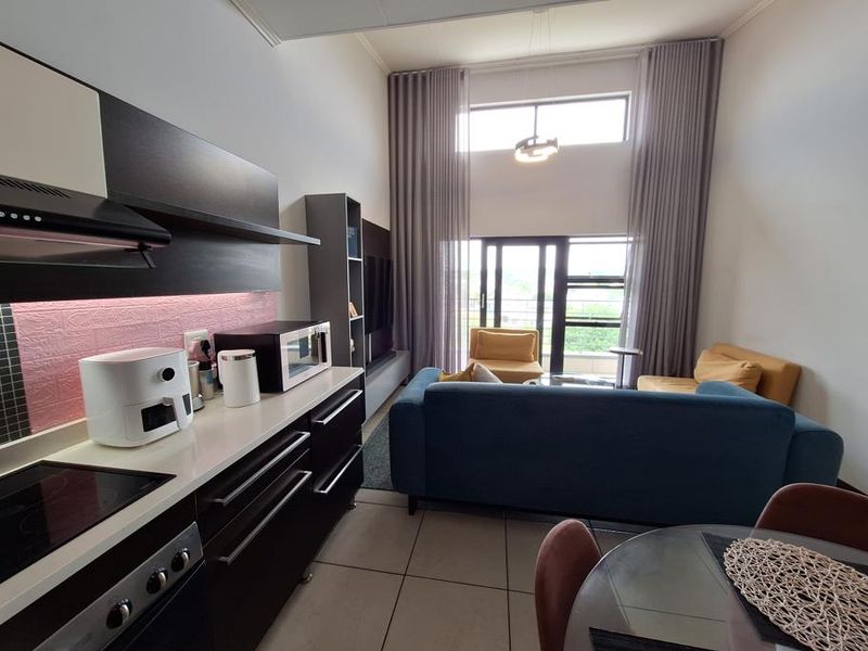 Stylish Top-Floor Apartment – Perfect for a Young Professional - Photo 4