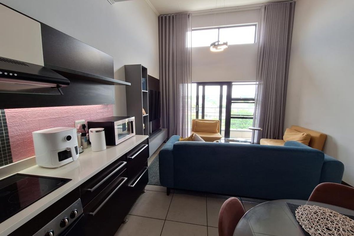 Stylish Top-Floor Apartment – Perfect for a Young Professional - Photo 4