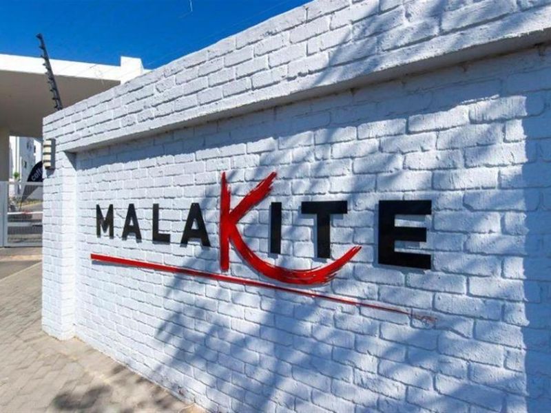 Modern 1-Bedroom Apartment with Balcony in Malakite - Photo 2