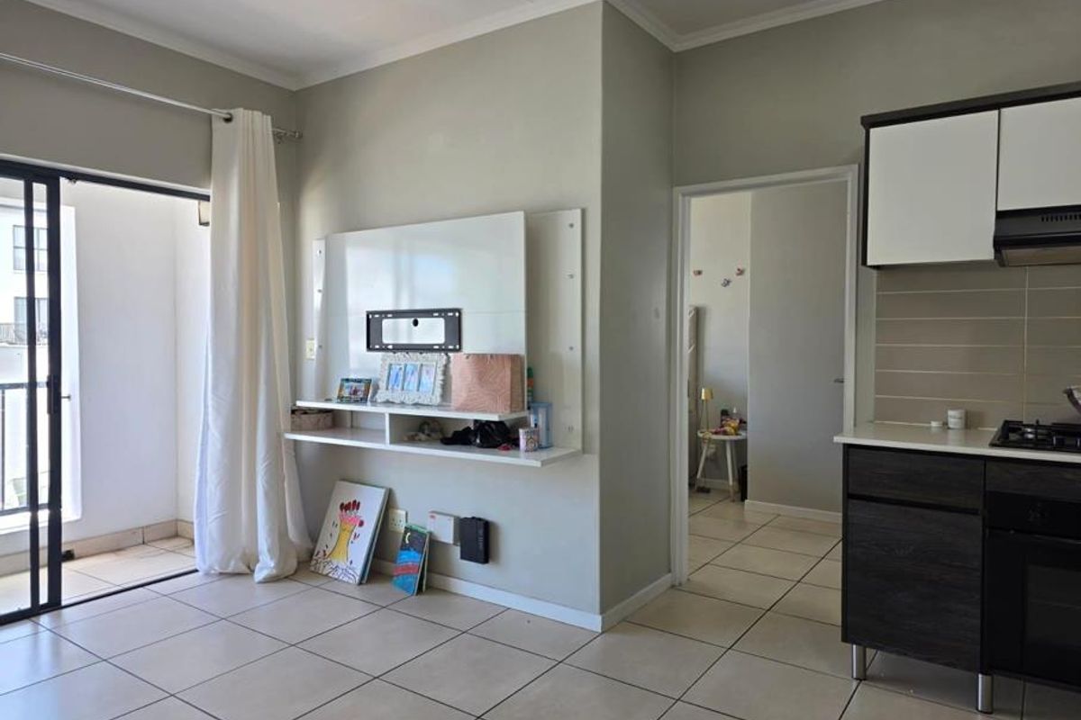Modern 1-Bedroom Apartment with Balcony in Malakite - Photo 3