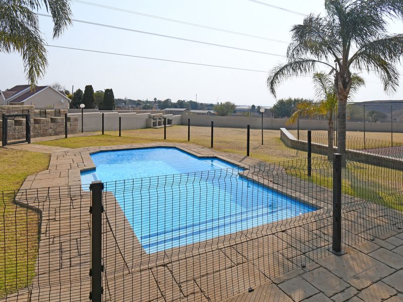 2 Bedroom Townhouse in Eden Glen - For Sale - Photo 2