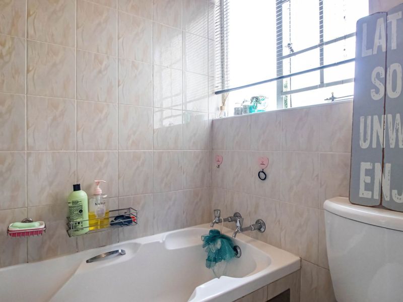 3 Bedroom Apartment in Eden Geln for Sale - Photo 7