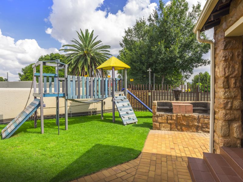 2-Bedroom Townhouse for Sale - Photo 4