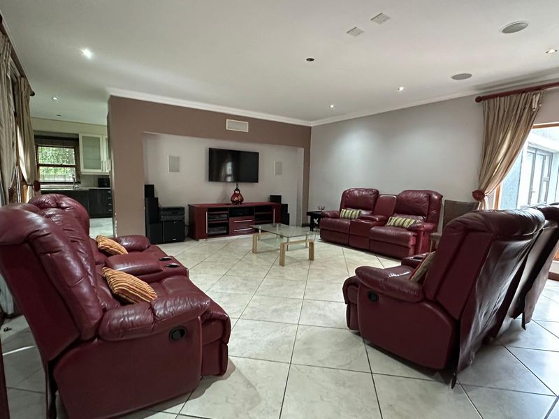 5 Bedroom Double‐Storey Home To Let in Secure, Boomed‐Off Isandovale - Photo 5
