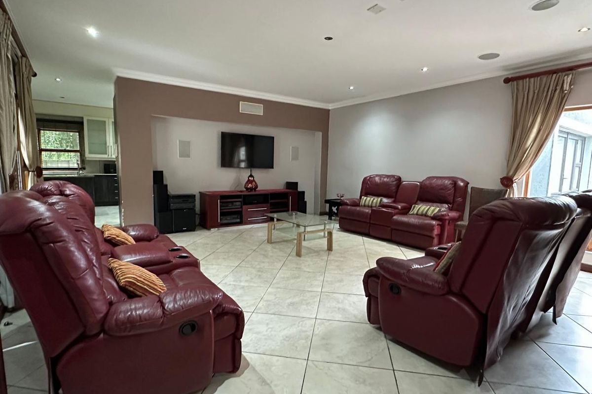 5 Bedroom Double‐Storey Home To Let in Secure, Boomed‐Off Isandovale - Photo 5