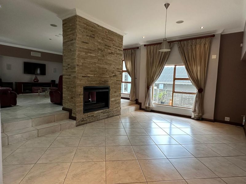 5 Bedroom Double‐Storey Home To Let in Secure, Boomed‐Off Isandovale - Photo 4