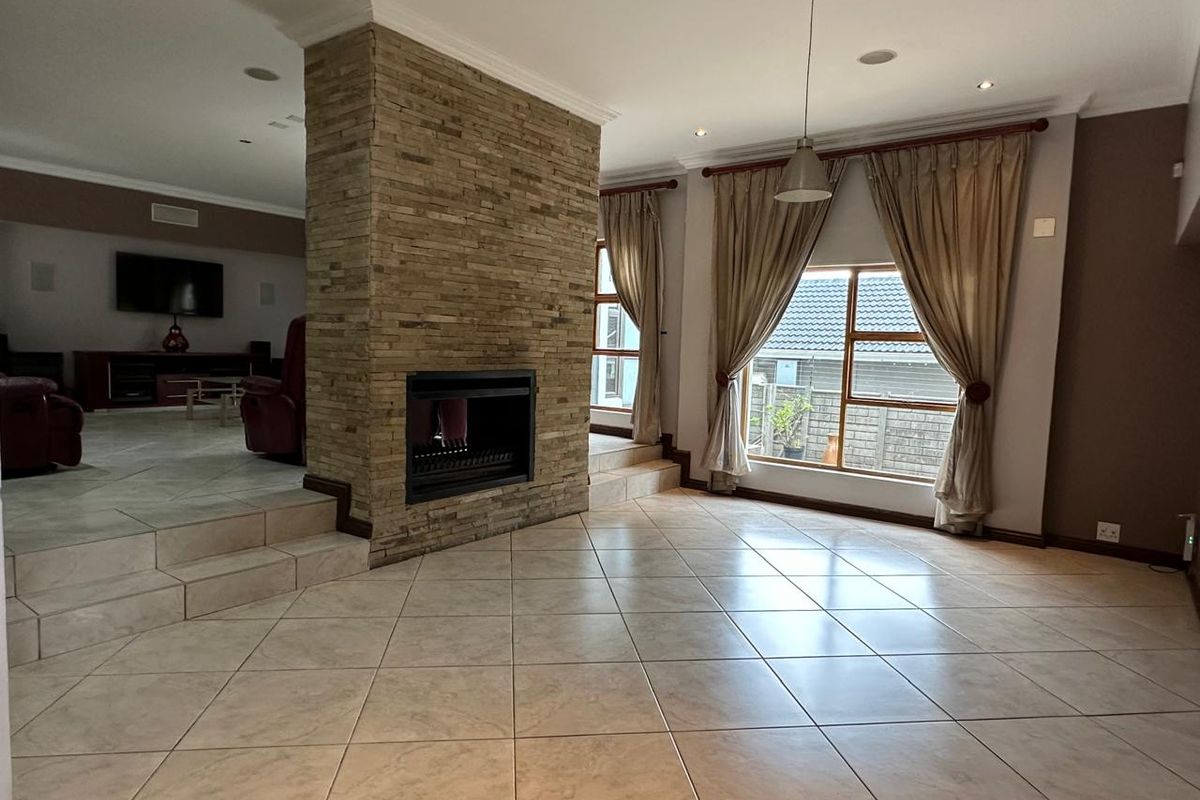 5 Bedroom Double‐Storey Home To Let in Secure, Boomed‐Off Isandovale - Photo 4