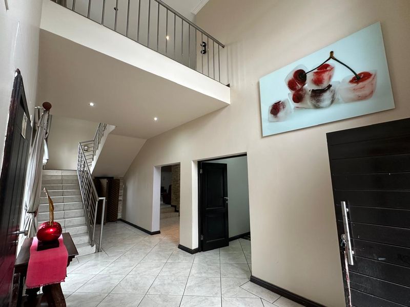 5 Bedroom Double‐Storey Home To Let in Secure, Boomed‐Off Isandovale - Photo 2