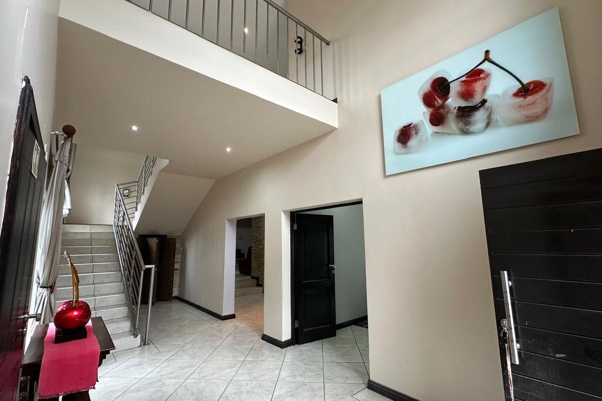 5 Bedroom Double‐Storey Home To Let in Secure, Boomed‐Off Isandovale - Photo 2