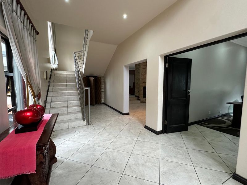5 Bedroom Double‐Storey Home To Let in Secure, Boomed‐Off Isandovale - Photo 3