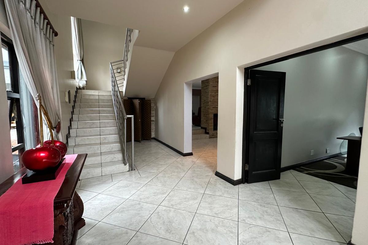 5 Bedroom Double‐Storey Home To Let in Secure, Boomed‐Off Isandovale - Photo 3