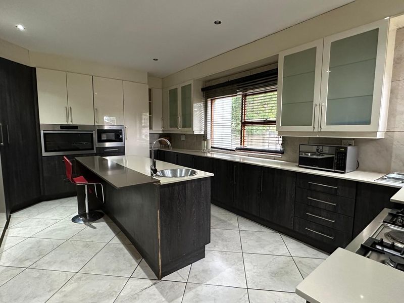 5 Bedroom Double‐Storey Home To Let in Secure, Boomed‐Off Isandovale - Photo 9