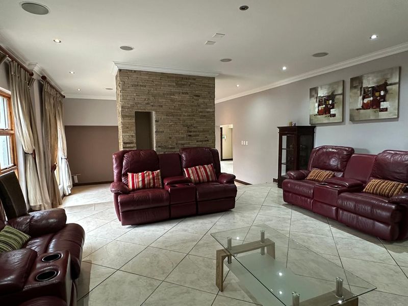 5 Bedroom Double‐Storey Home To Let in Secure, Boomed‐Off Isandovale - Photo 7