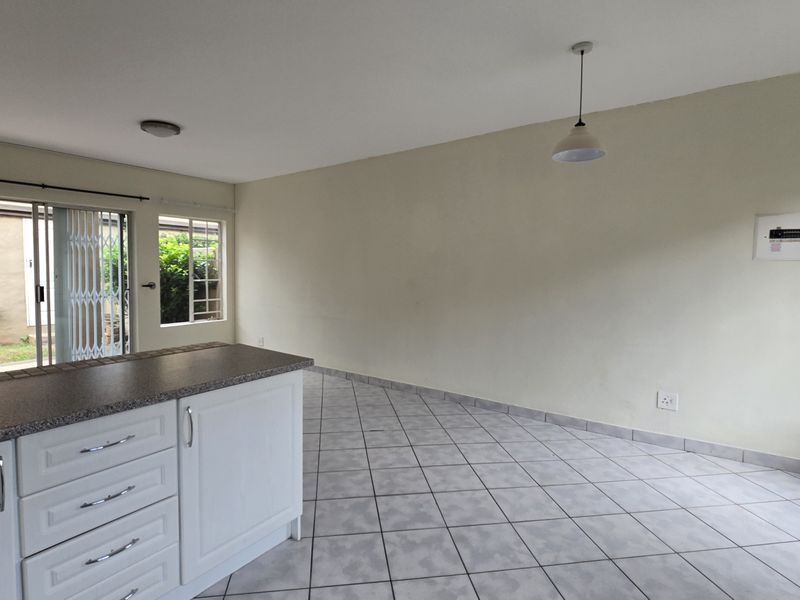 2 Bedroom 1 bathroom duplex to let. - Photo 6