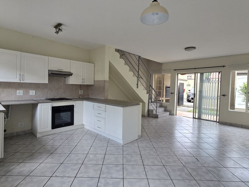 2 Bedroom 1 bathroom duplex to let. - Photo 4