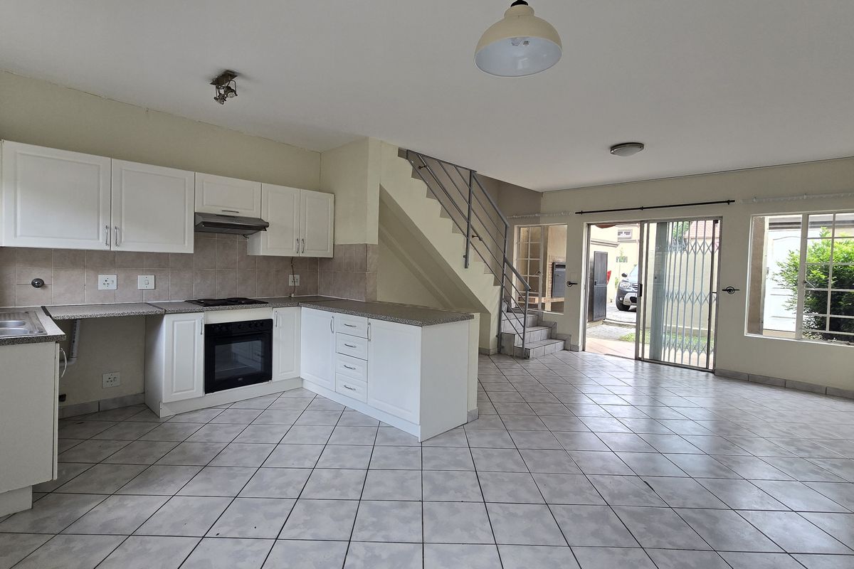 2 Bedroom 1 bathroom duplex to let. - Photo 4