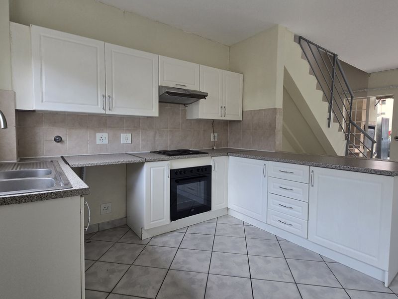 2 Bedroom 1 bathroom duplex to let. - Photo 5