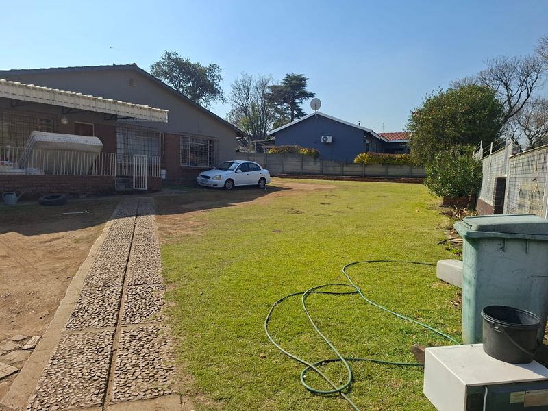 Calling all Investors!!!! 3 bedroom house for sale in Eastleigh. - Photo 2