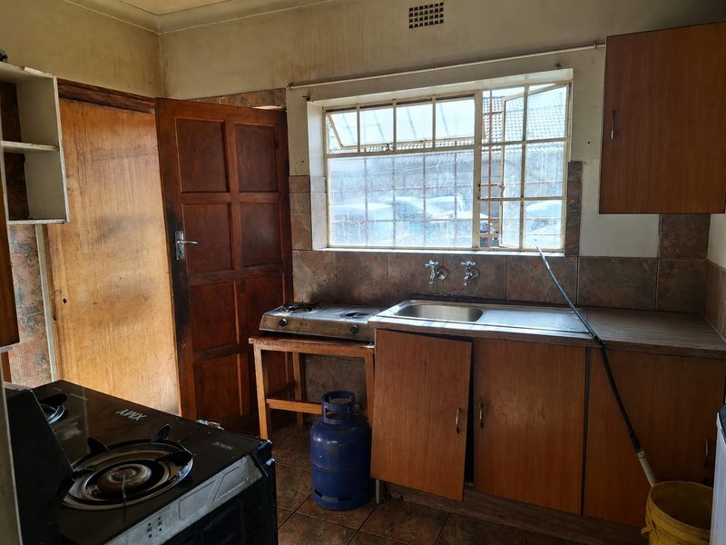 Calling all Investors!!!! 3 bedroom house for sale in Eastleigh. - Photo 5