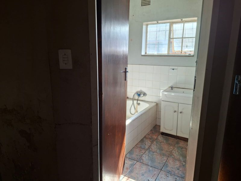 Calling all Investors!!!! 3 bedroom house for sale in Eastleigh. - Photo 8