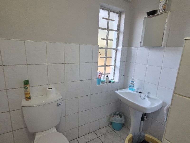 3 Bedroom 2 bathroom unit FOR SALE - Photo 9