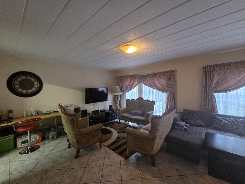 3 Bedroom 2 bathroom unit FOR SALE - Photo 5