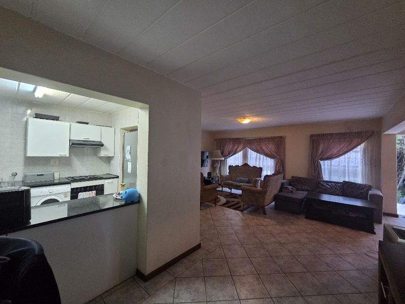 3 Bedroom 2 bathroom unit FOR SALE - Photo 3