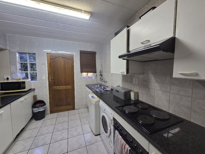 3 Bedroom 2 bathroom unit FOR SALE - Photo 4